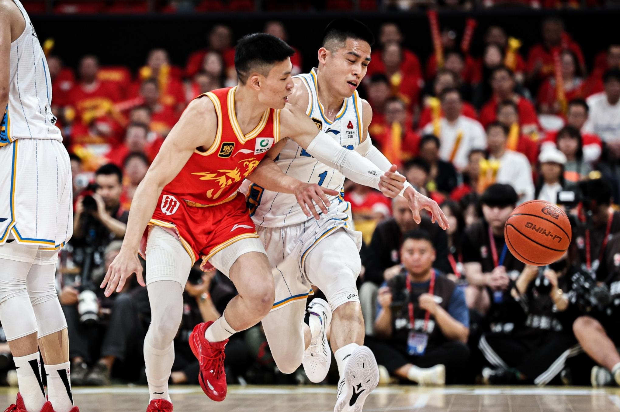 北京国安迎CBA季后赛关键赛，国际比赛日外线爆发，球迷炸锅，高层口径保持一致的简单介绍